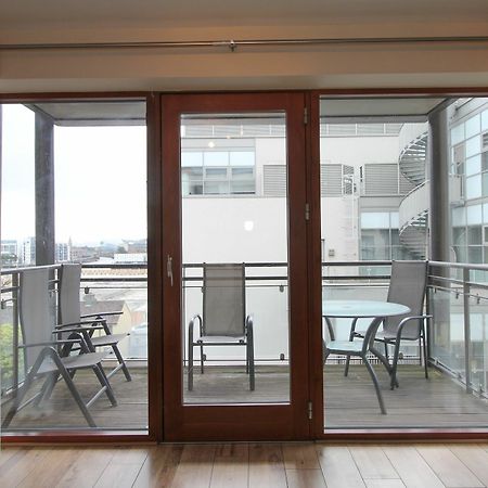 Point Village Modern Apartment Дъблин Екстериор снимка