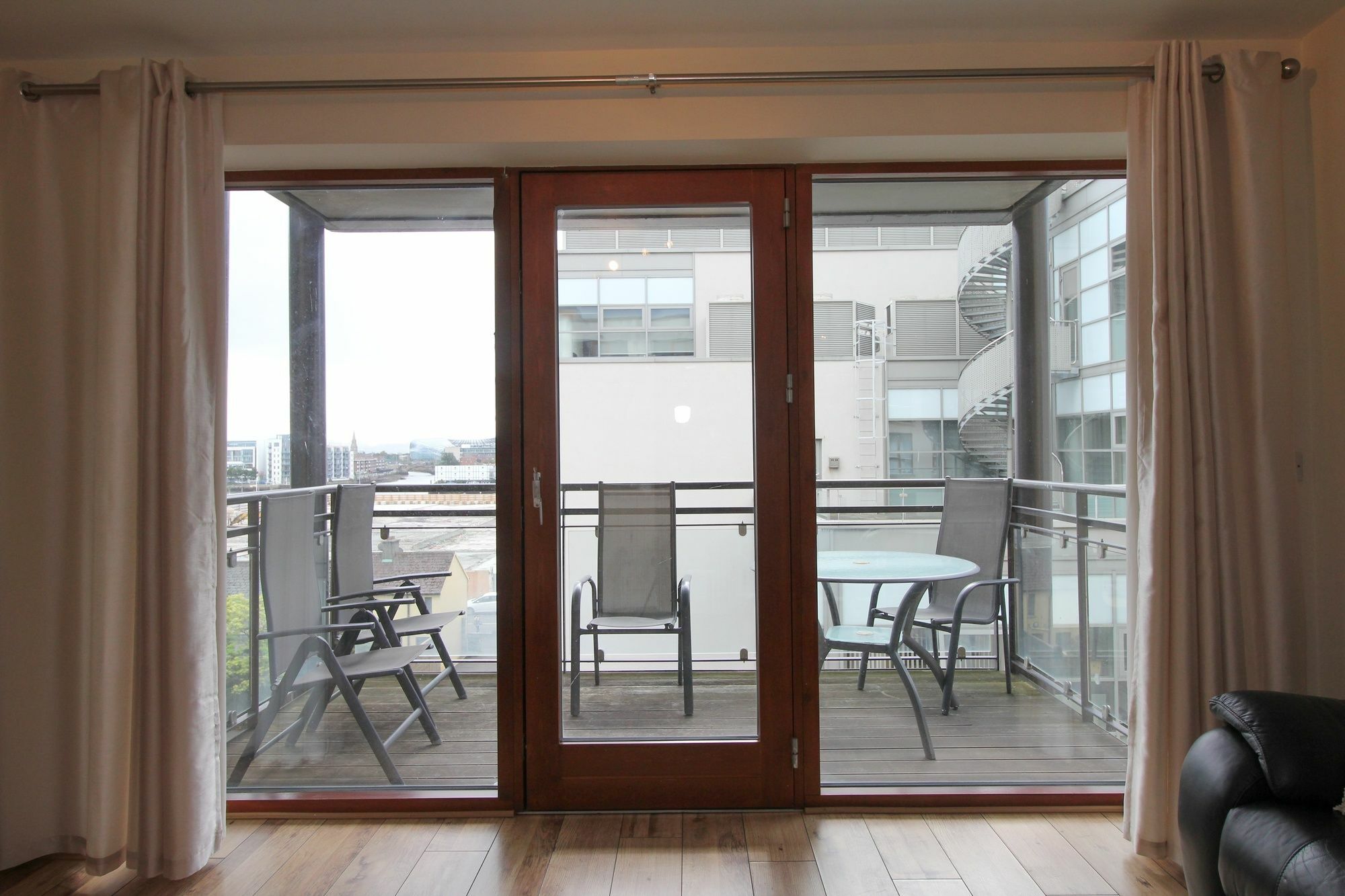 Point Village Modern Apartment Дъблин Екстериор снимка